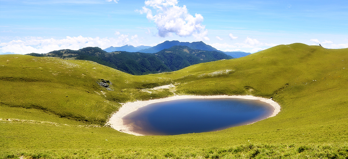 「天使眼淚」嘉明湖─山脈中一顆夢幻藍寶石